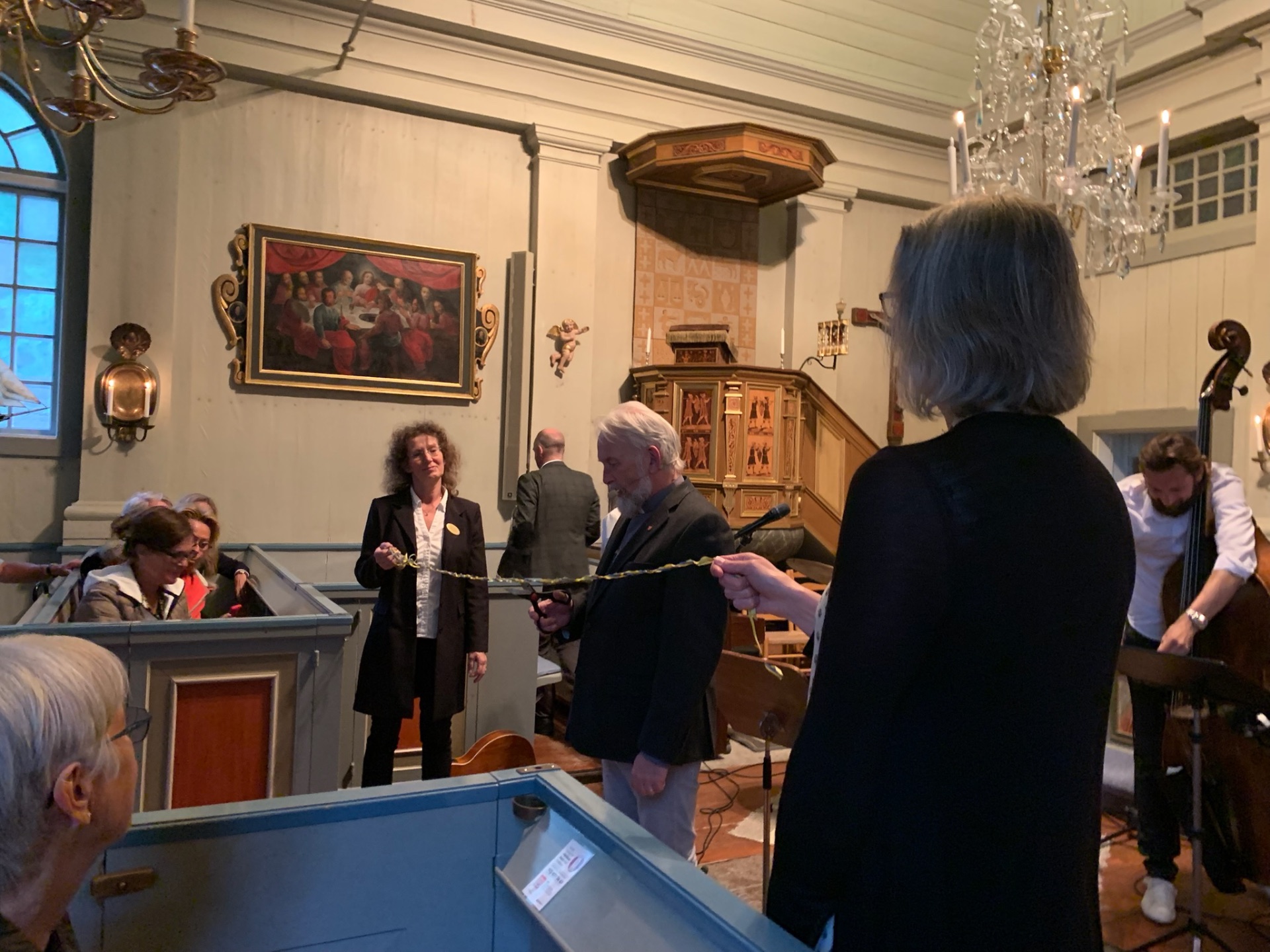 Invigning i kyrkan med bandklippning